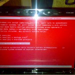 laptop czerwony ekran