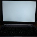biały ekran laptop